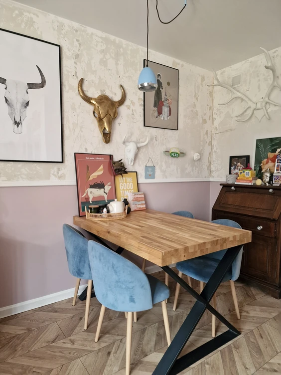 Jadalnia pomalowana kolorem Różowy pudrowy Dekoral EFFECT 3in1