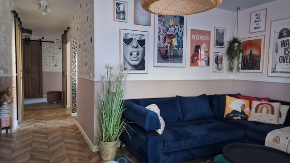 Salon ze ścianami pomalowanymi farbą Dekoral EFFECT 3in1