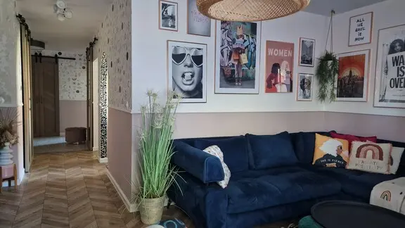 Salon ze ścianami pomalowanymi farbą Dekoral EFFECT 3in1