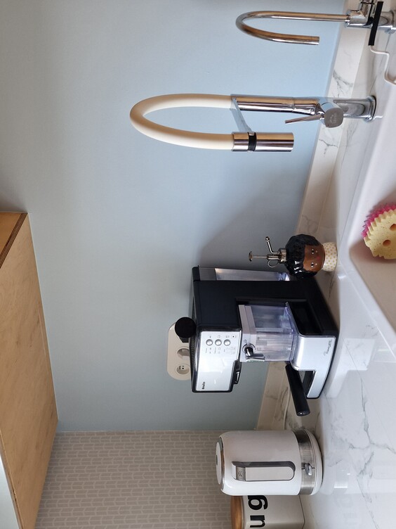 Ściana pomalowana kolorem Błękitny Dekoral EFFECT 3in1