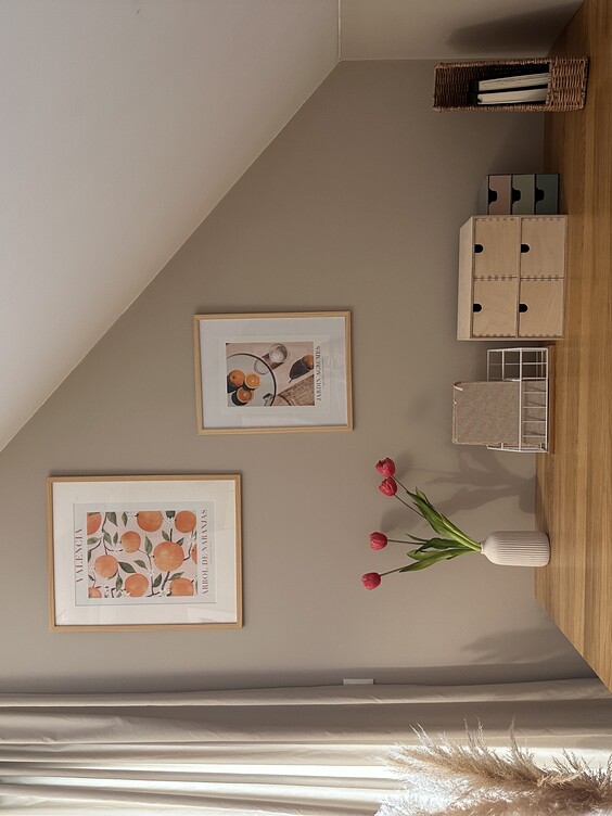 Domowe biuro pomalowane farbą Dekoral EFFECT 3in1