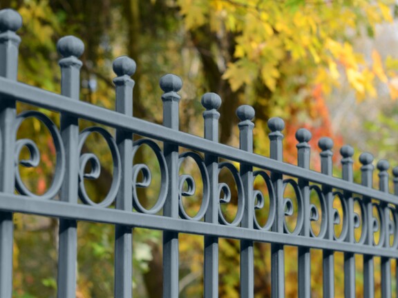 Ponadczasowe ogrodzenie